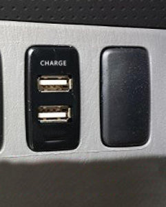 In Dash Car Mobile Fast Charger 2.1 A /1.2A 2 Slots - Honda
